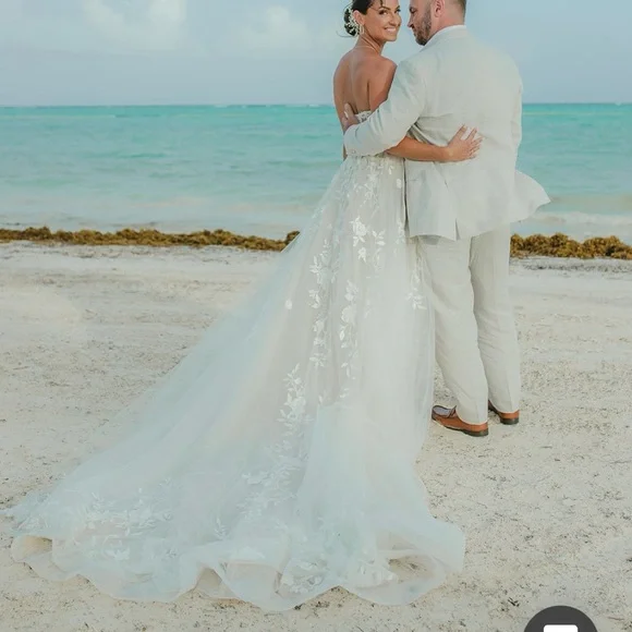 Wedding Gown Worn once and preserved - Picture 5 of 5